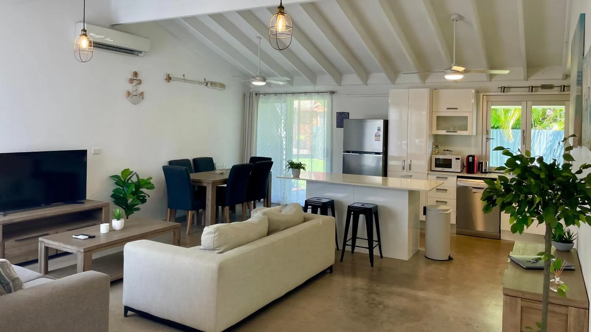 Renovated Beach House In The Heart Of Mooloolaba Holiday home